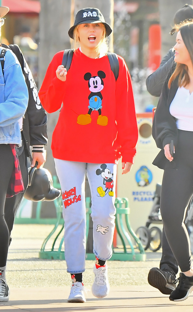 Miley Cyrus Had The Best Time At Disneyland See The Photos E Online Au